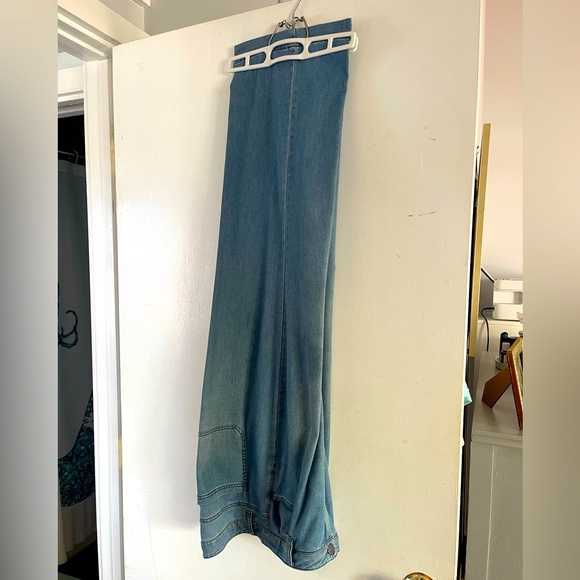 Lightweight jeans. Easy to wear Coldwater Creek wide-leg. Size 16 Petite. - Picture 1 of 9